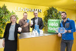 Graz setzt auf Mehrweg - v.l.n.r.: Vizebürgermeisterin Judith Schwentner, Christopher Lindmayr vom Umweltamt. Anton Eselsbrunner von der SASt und Josh Follak von velofood