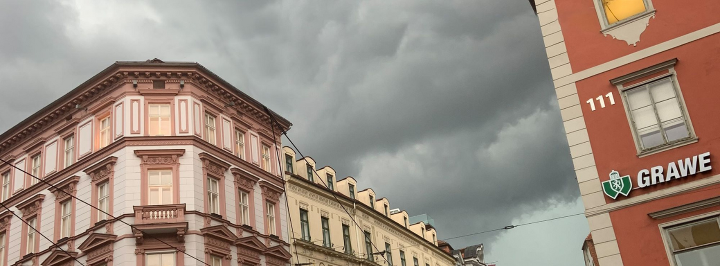 Gewitter im Anmarsch über dem Grazer Hauptplatz
