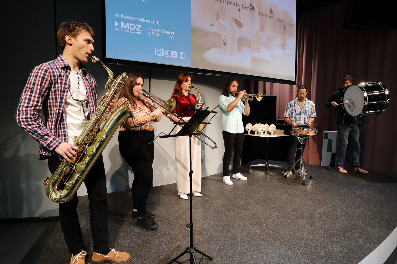 Flotte Eröffnung mit der KUG Earth Band